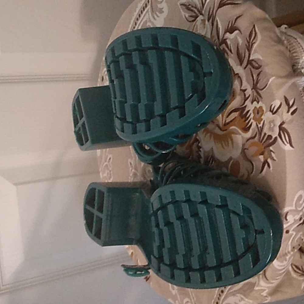 Shoes - Picture 2 of 4